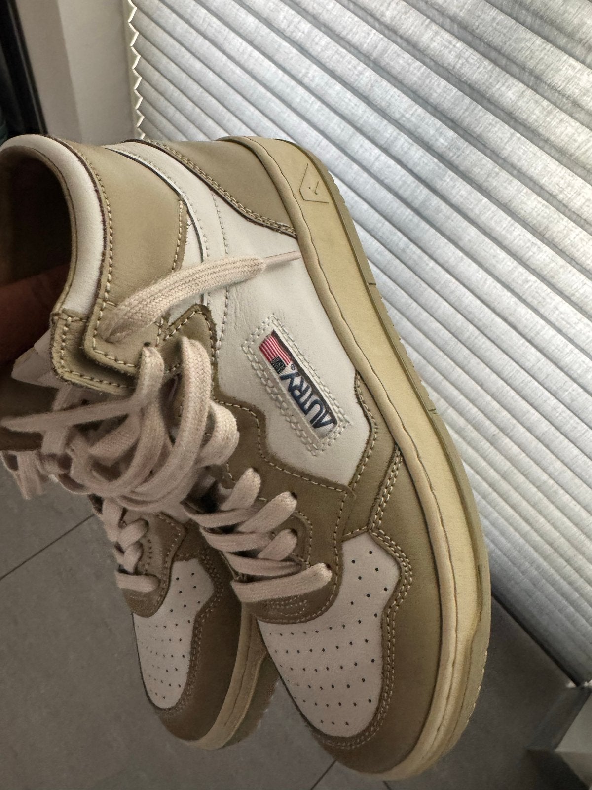 Autry Medalist Mid-Top Sneakers - Beige/Wit, Ophalen, Gedragen, Beige, Sneakers of Gympen