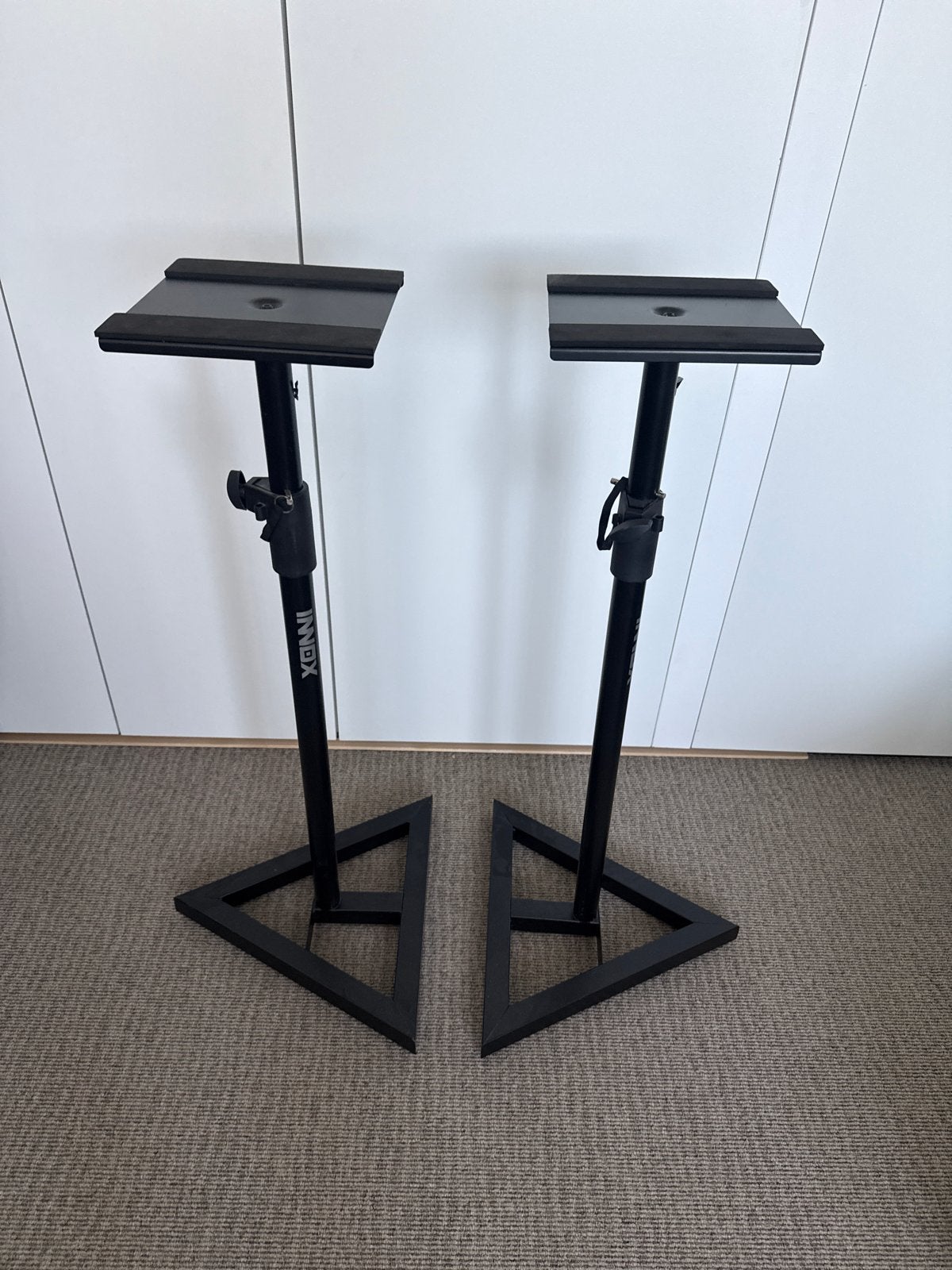 Monitor Statieven - Set van 2, Inclusief standaarden, Overige typen, Zo goed als nieuw, Minder dan 60 watt