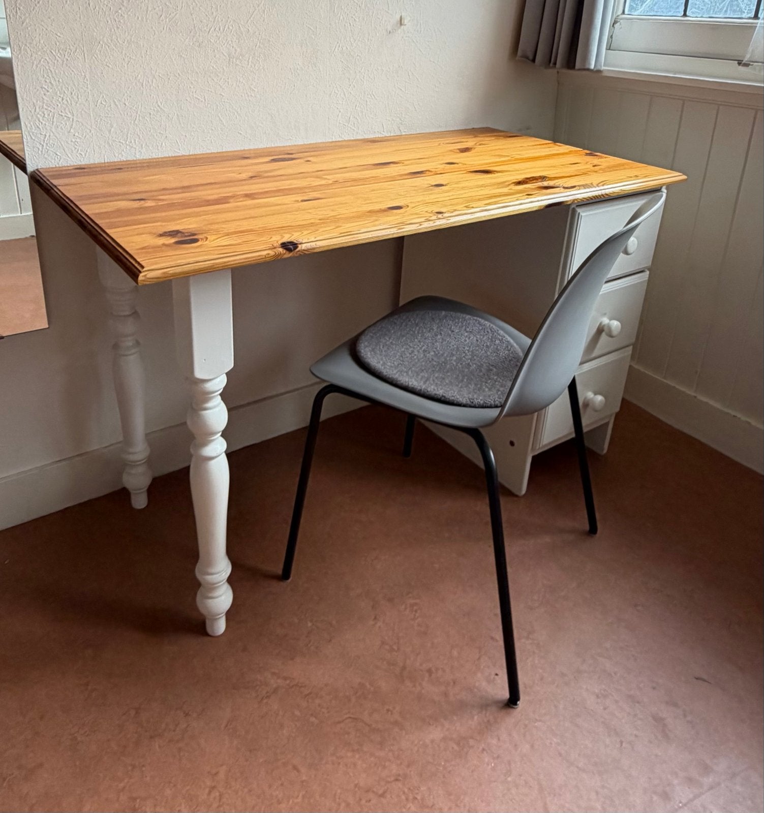 IKEA bureau met stoel - wit en grenen, Gebruikt, Ophalen of Verzenden, IKEA, Wit