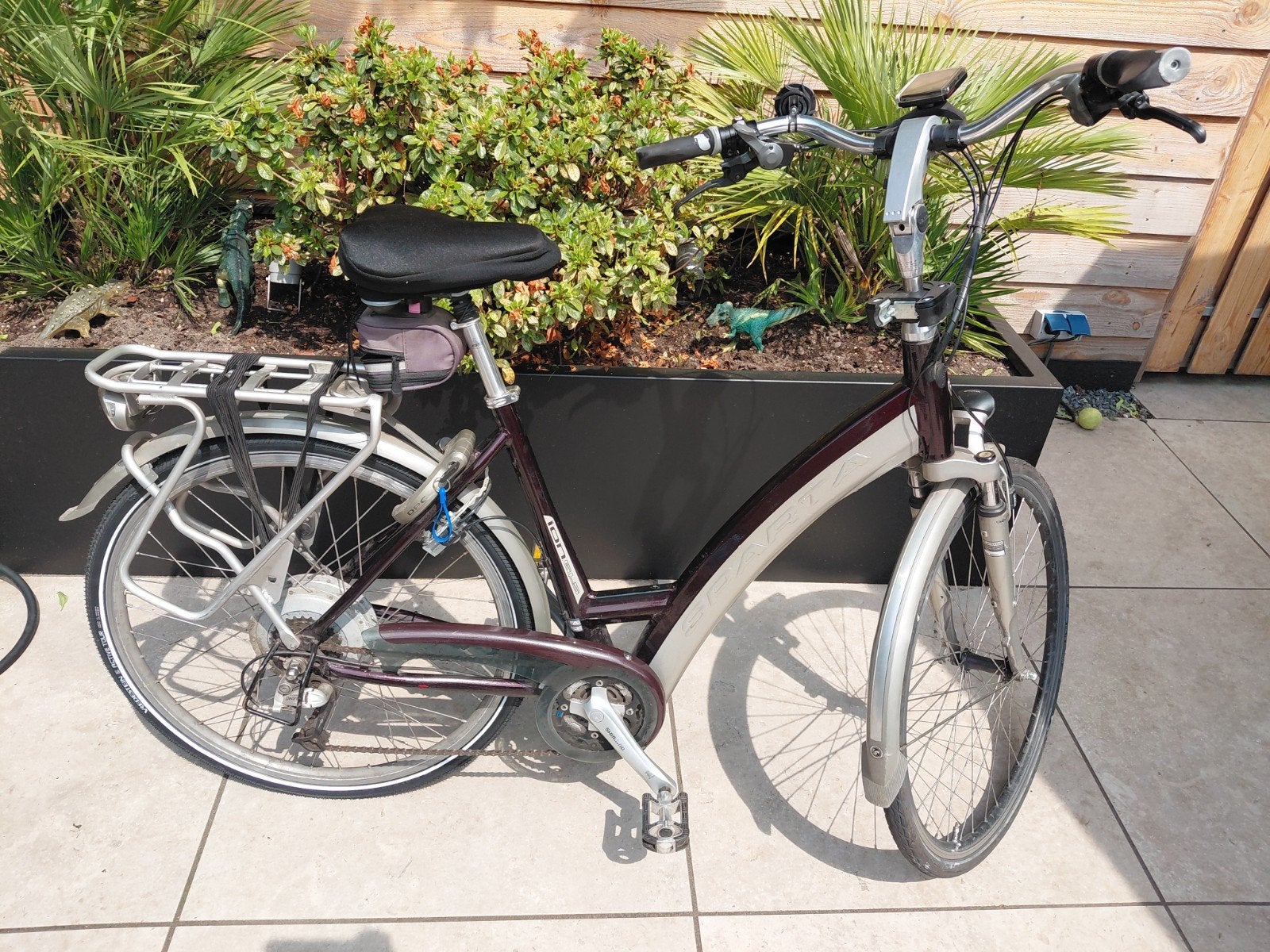 Batavus fiets met versnellingen en bagagedrager, Ophalen