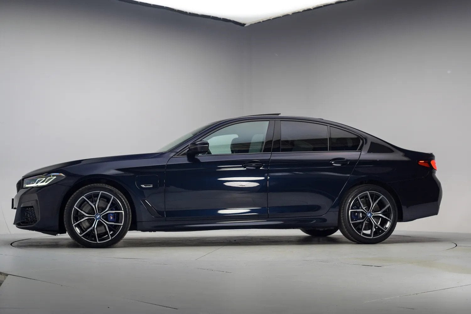 BMW 5 Serie xDrive 530e M Sport High Executive Aut. [ Schuif, Auto's, 1998 cc, Gebruikt, 2000 kg, Zwart