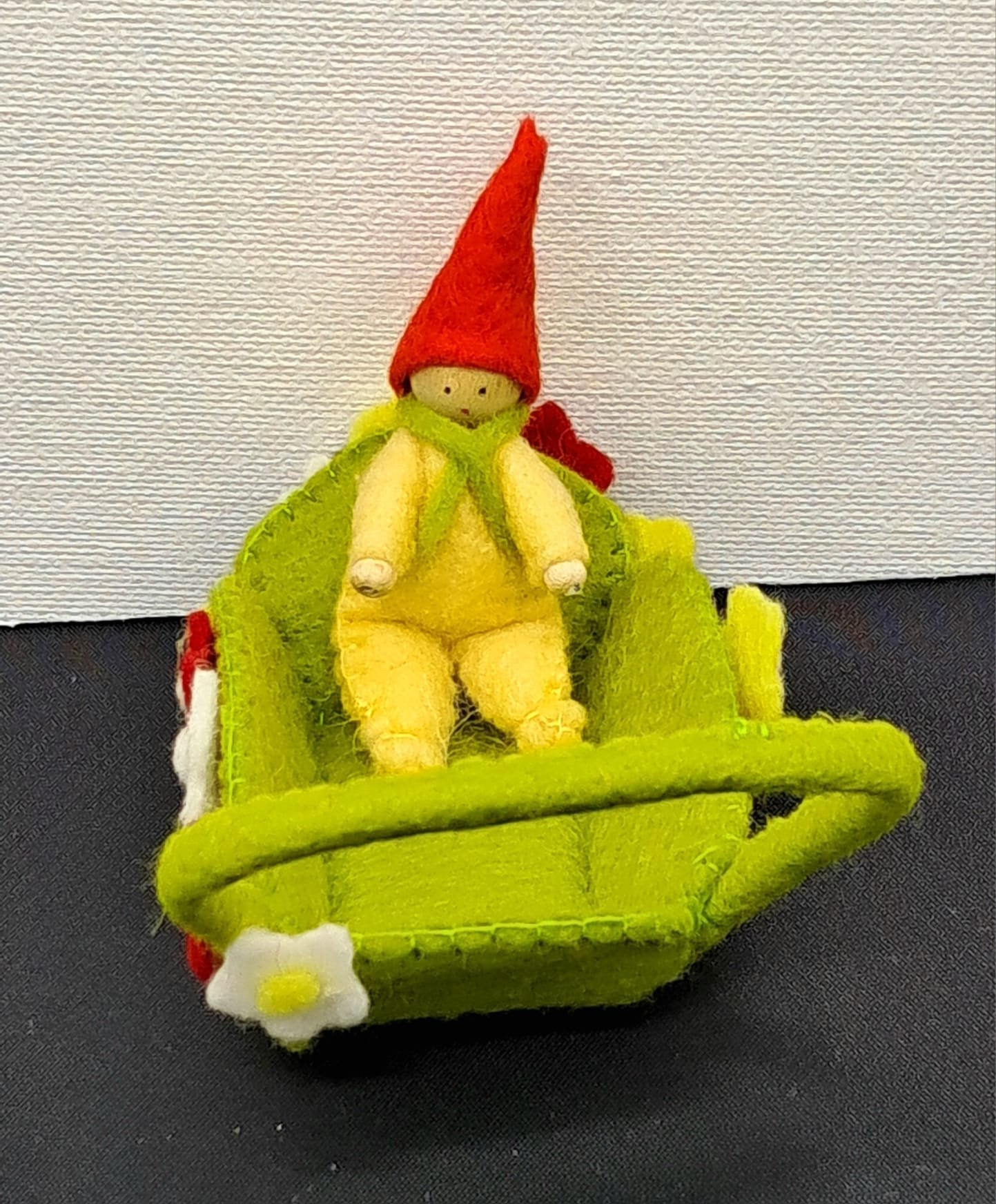 Baby kabouter in wandelwagen, Ophalen of Verzenden, Figuurtje(s)