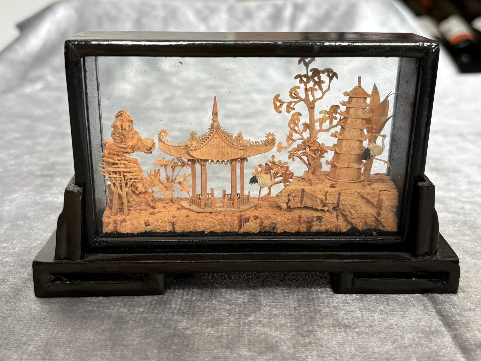 Traditioneel Chinees kurk diorama in vitrine kastje, Antiek en Kunst, Ophalen of Verzenden