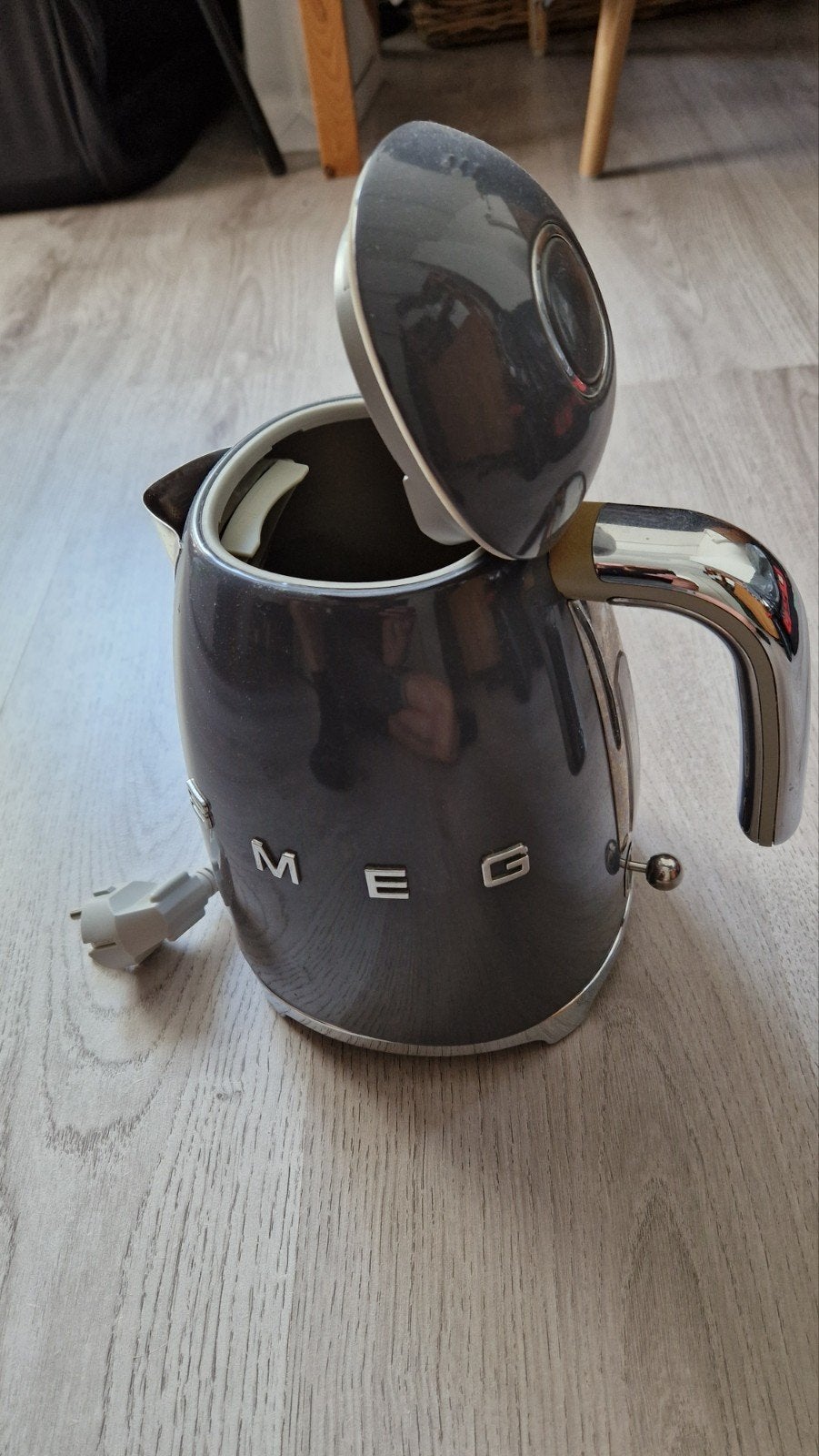 Smeg Waterkoker KLF03GREU - Grijs - 1.7L, 1 tot 2 liter, Ophalen, Gebruikt