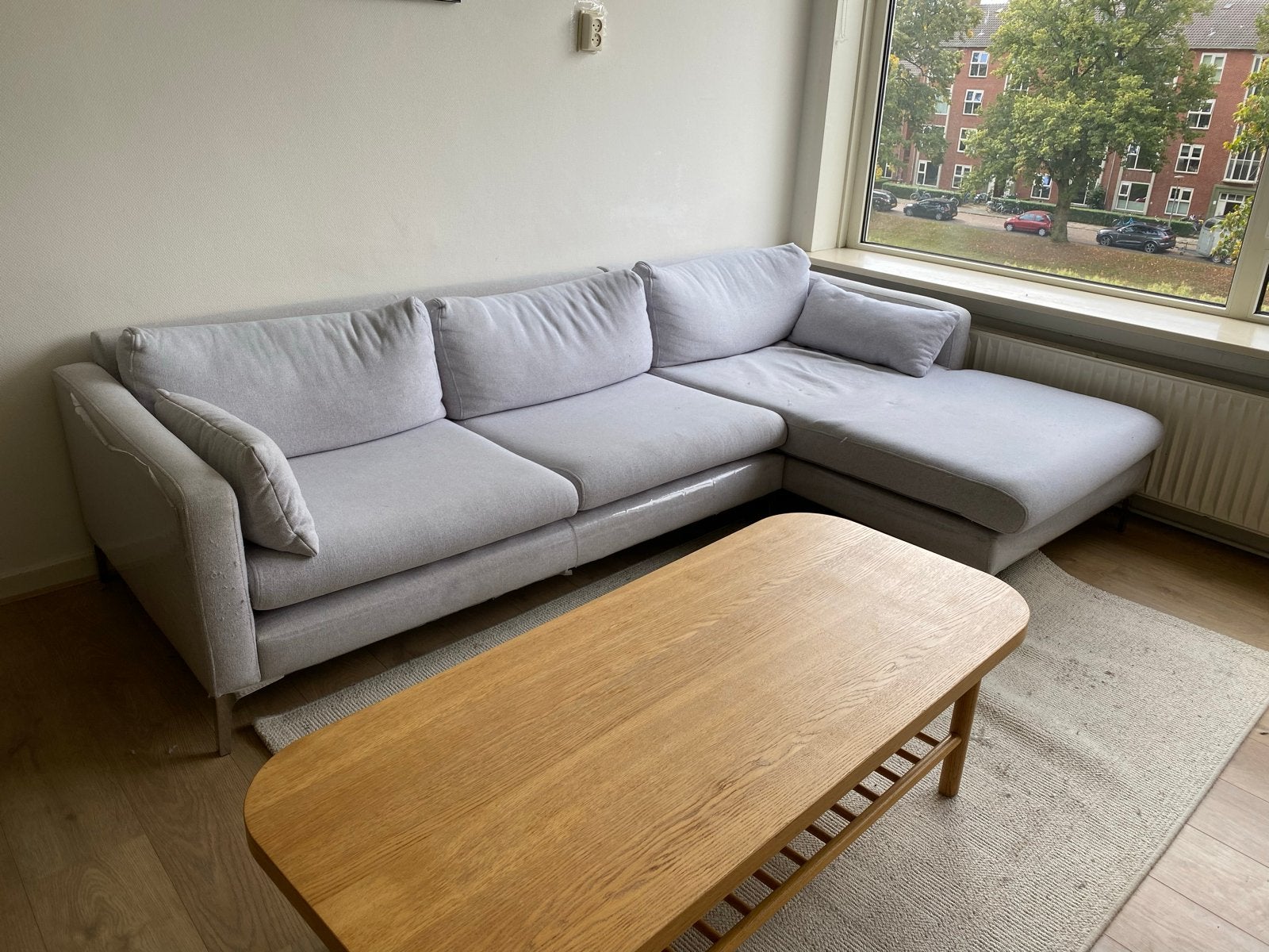 Lichtgrijze bank in 2 delen met chaise longue, Huis en Inrichting, Banken | Bankstellen, Ophalen, 250 tot 300 cm, Gebruikt, Hoekbank