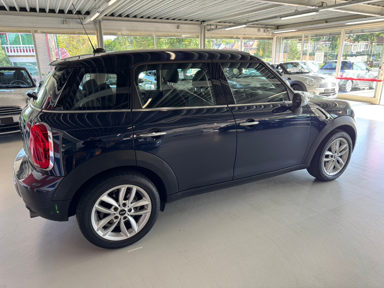 Mini Countryman 1.6 Cooper 2014 Blauw ( 6 MAANDEN GARANTIE ), Auto's, Voorwielaandrijving, Stof, Zwart, Blauw