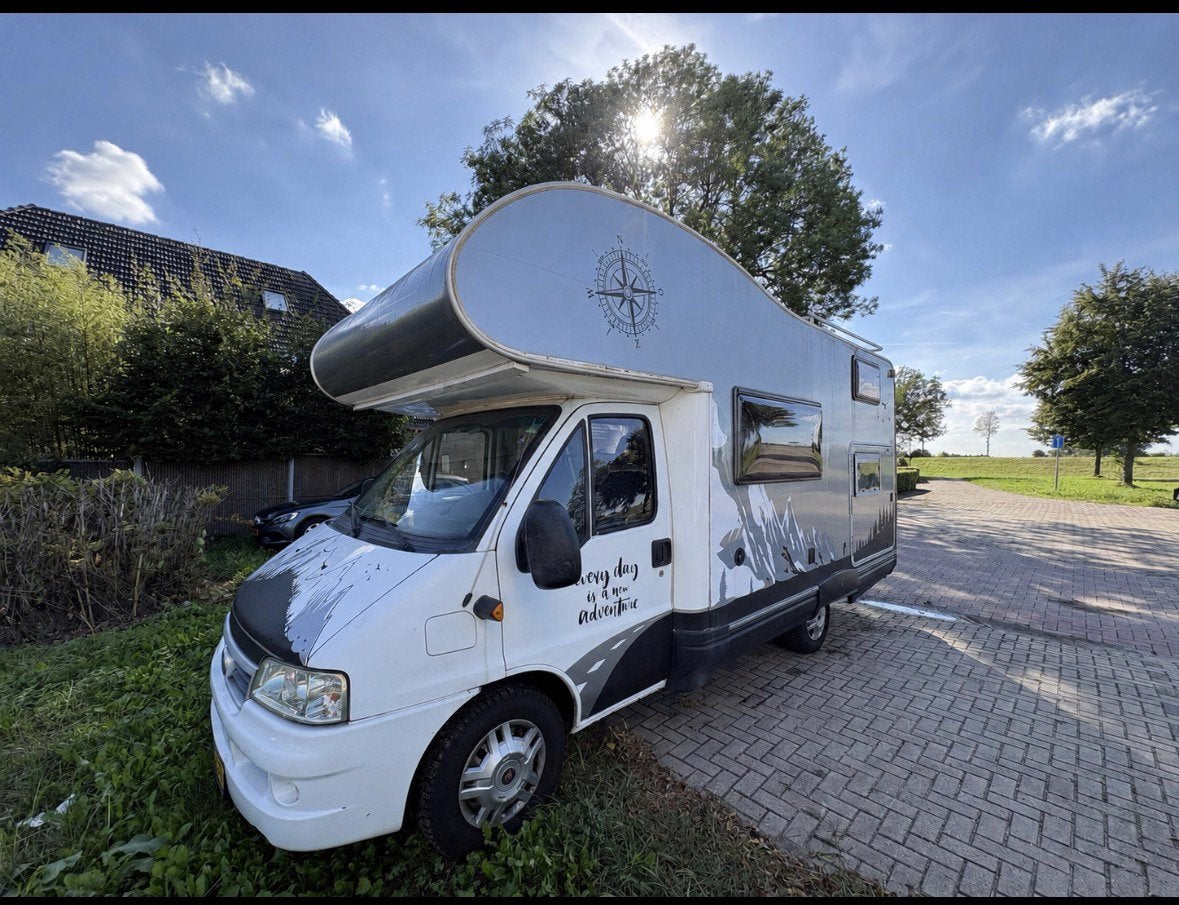 Elnagh Alkoof 2.8jtd 130pk 2003 apk sept2028! Evt + dakairco, Caravans en Kamperen, Alkoof, Ringverwarming, Fiat, Koelkast