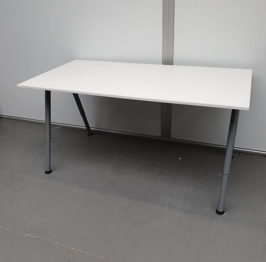 IKEA Galant bureau wit, Huis en Inrichting, Bureaus, Ophalen, In hoogte verstelbaar