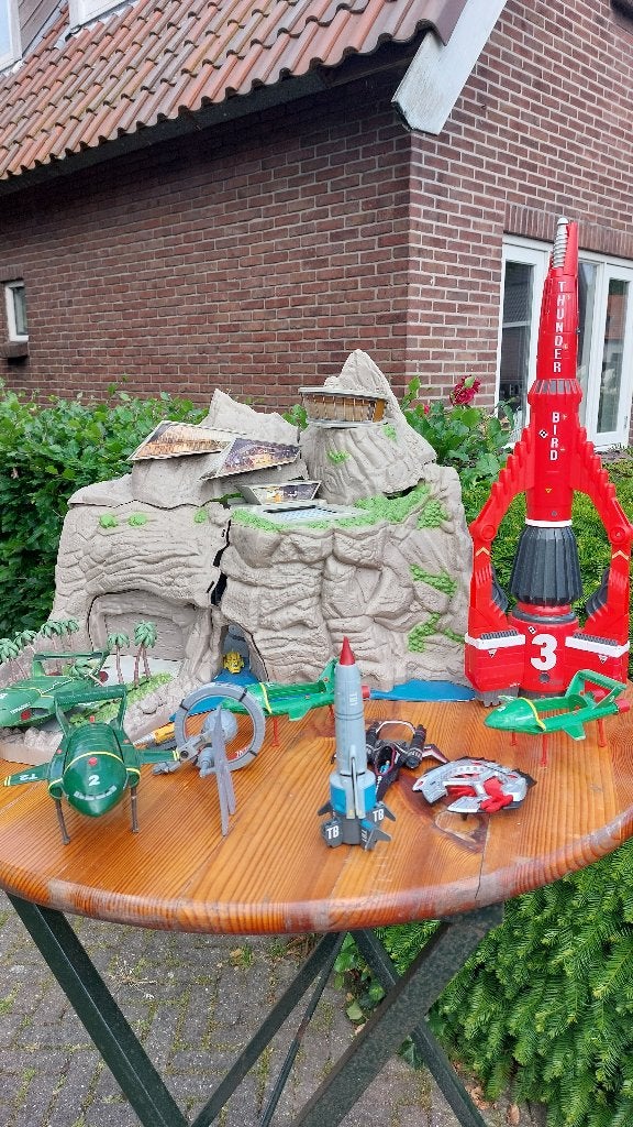 Thunderbird eiland, Ophalen, Gebruikt