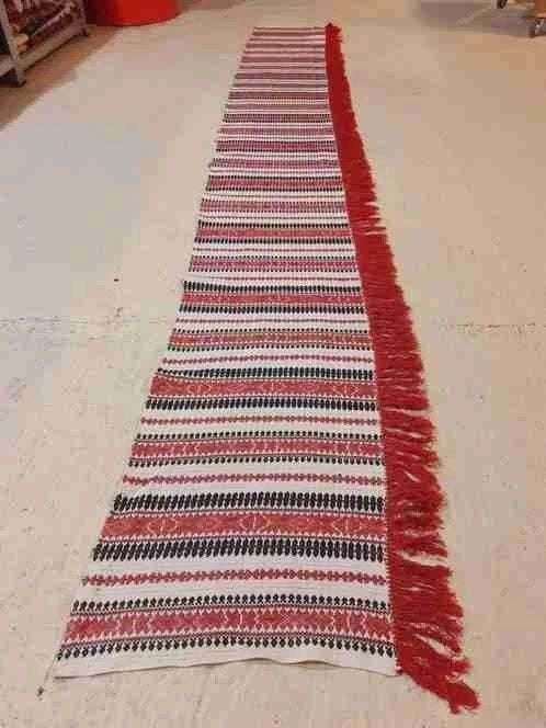 Gordijn / wandkleed rood zwart offwhite 335/40 cm, Huis en Inrichting, Gebruikt, Djt@dejuistetoon.eu, Ophalen of Verzenden, Mon Plaisir 19, Etten-Leur, Netherlands
