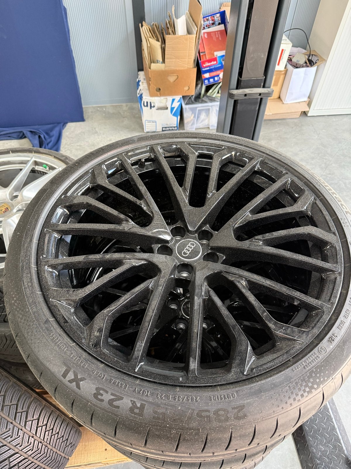 GLOEDNIEUW - Audi 23 inch velgen met zomerbanden, Auto-onderdelen, Ophalen, 285 mm, Banden en Velgen, Nieuw