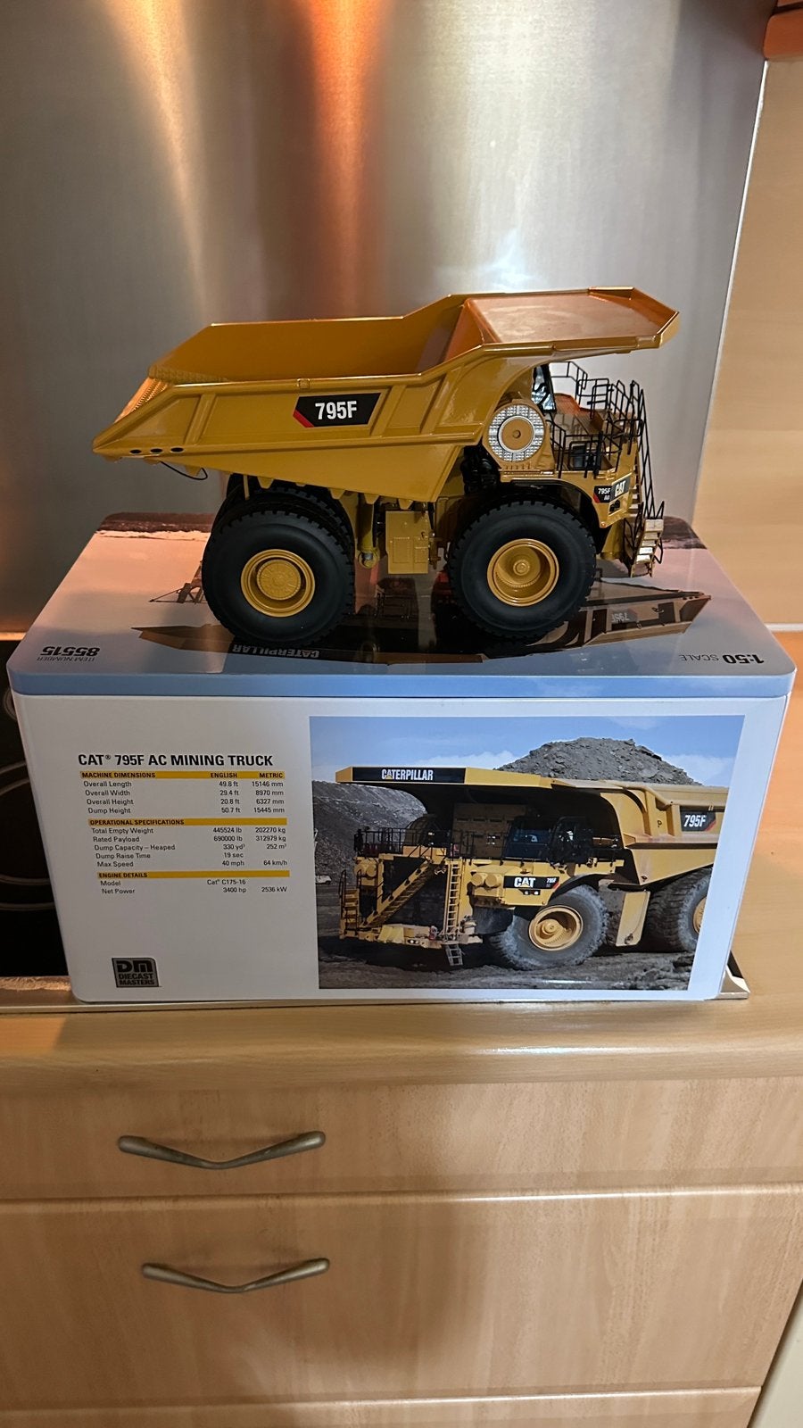 CAT 795F AC MINING TRUCK schaal 1:50 Item number 85515, Hobby en Vrije tijd, Modelauto's | 1:50, Ophalen of Verzenden, Hijskraan, Tractor of Landbouw