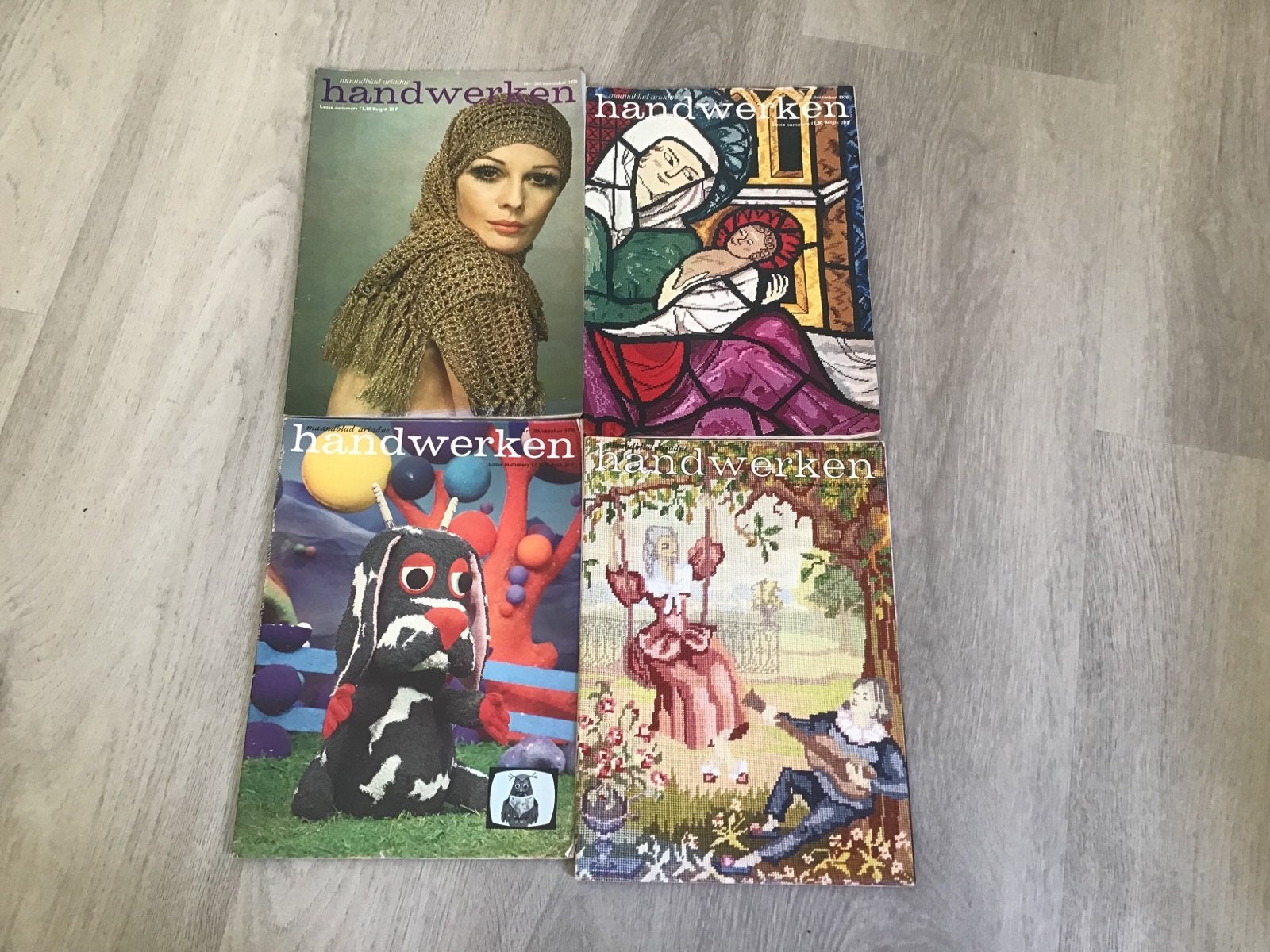 Ariadne Handwerken 1970 - vintage 4 stuks met inlegvellen, Ophalen of Verzenden, Gelezen, Breien en Haken