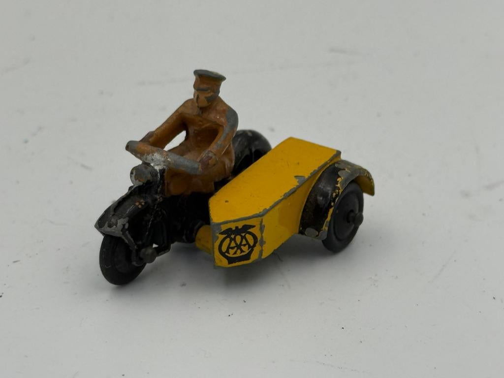 Dinky Toys motorcycle patrol ANWB bj 1946, Hobby en Vrije tijd, Modelauto's | 1:43, Ophalen of Verzenden, Zo goed als nieuw, Auto