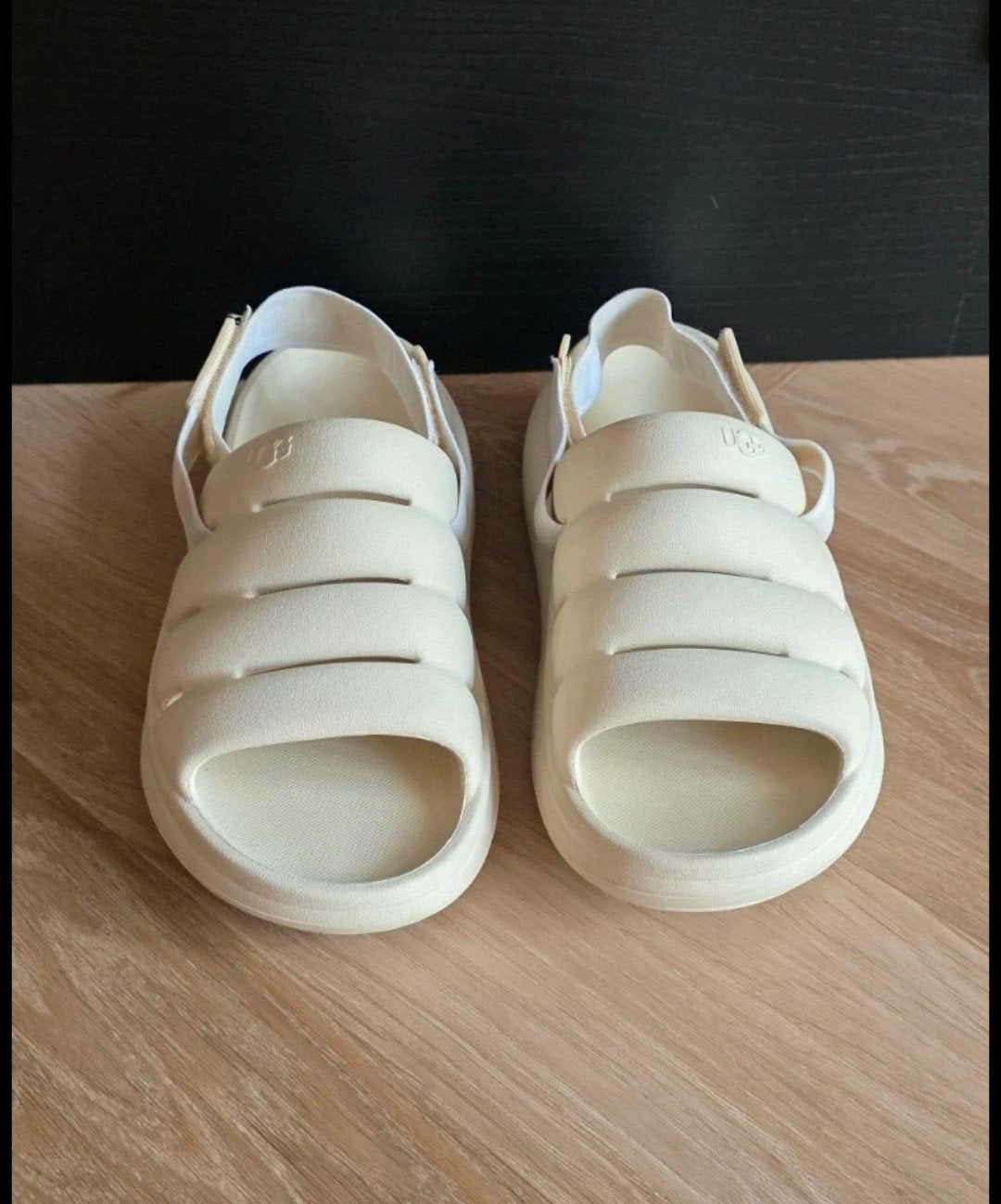 Ugg dames sport Yeah slide maat W9/ maat 40, Slippers, UGG, Wit, Ophalen of Verzenden