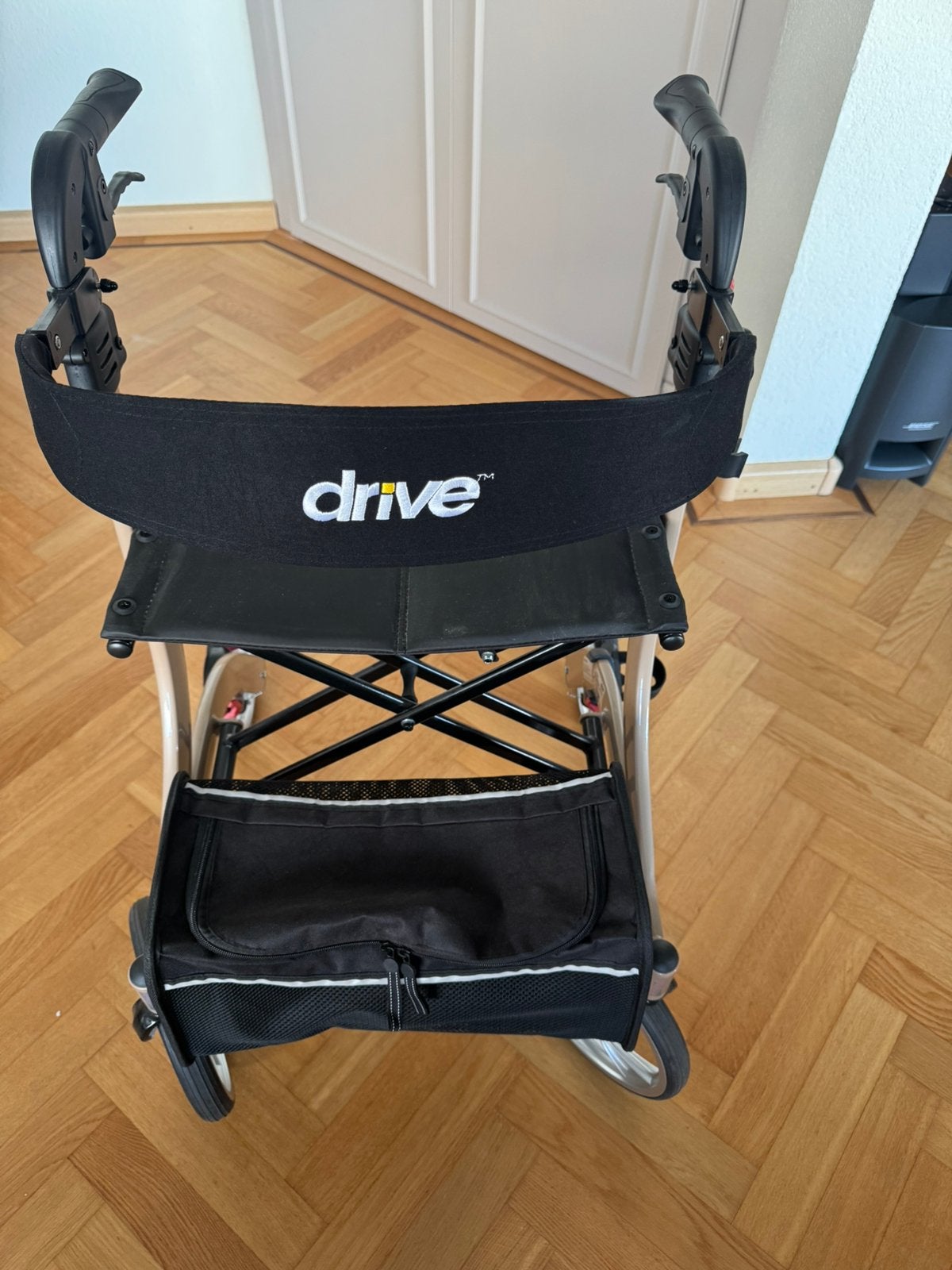 Te koop bijna nieuwe rollator lengte  180 tot 195 cm, Ophalen of Verzenden, Zo goed als nieuw