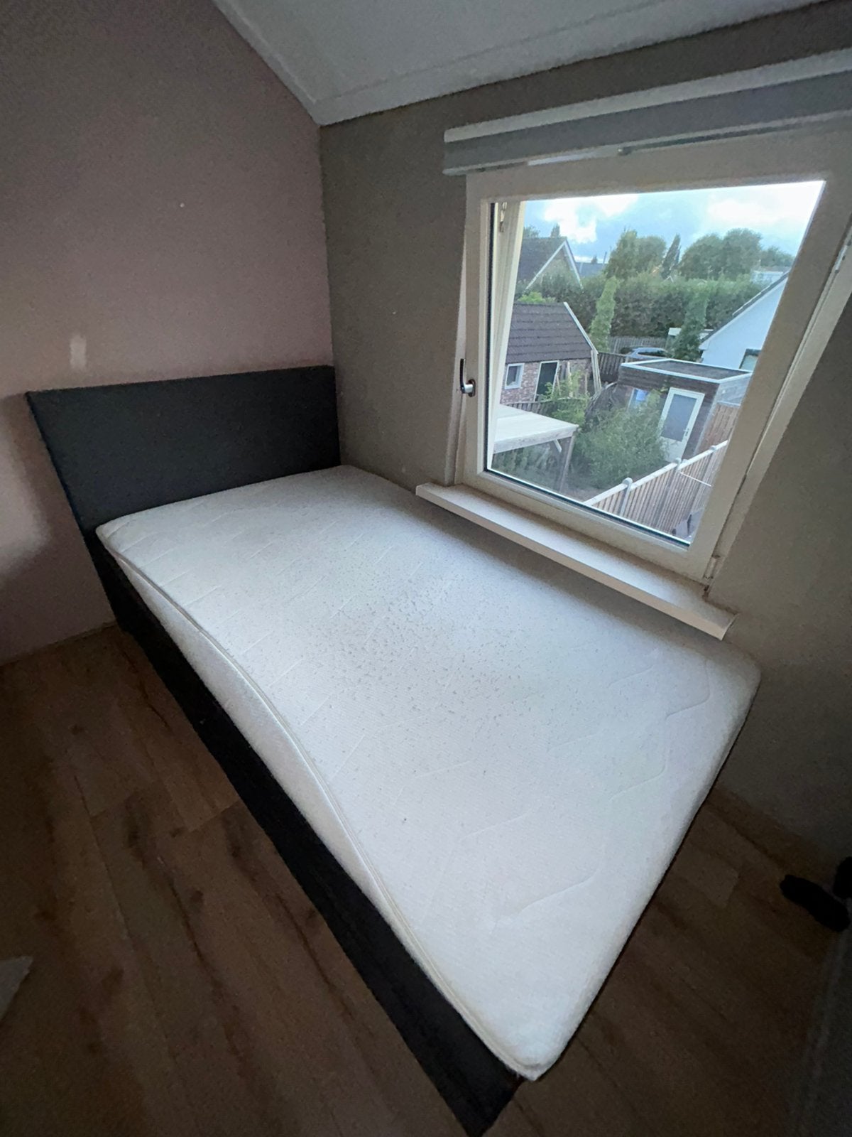 Twijfelaar/ boxspring.