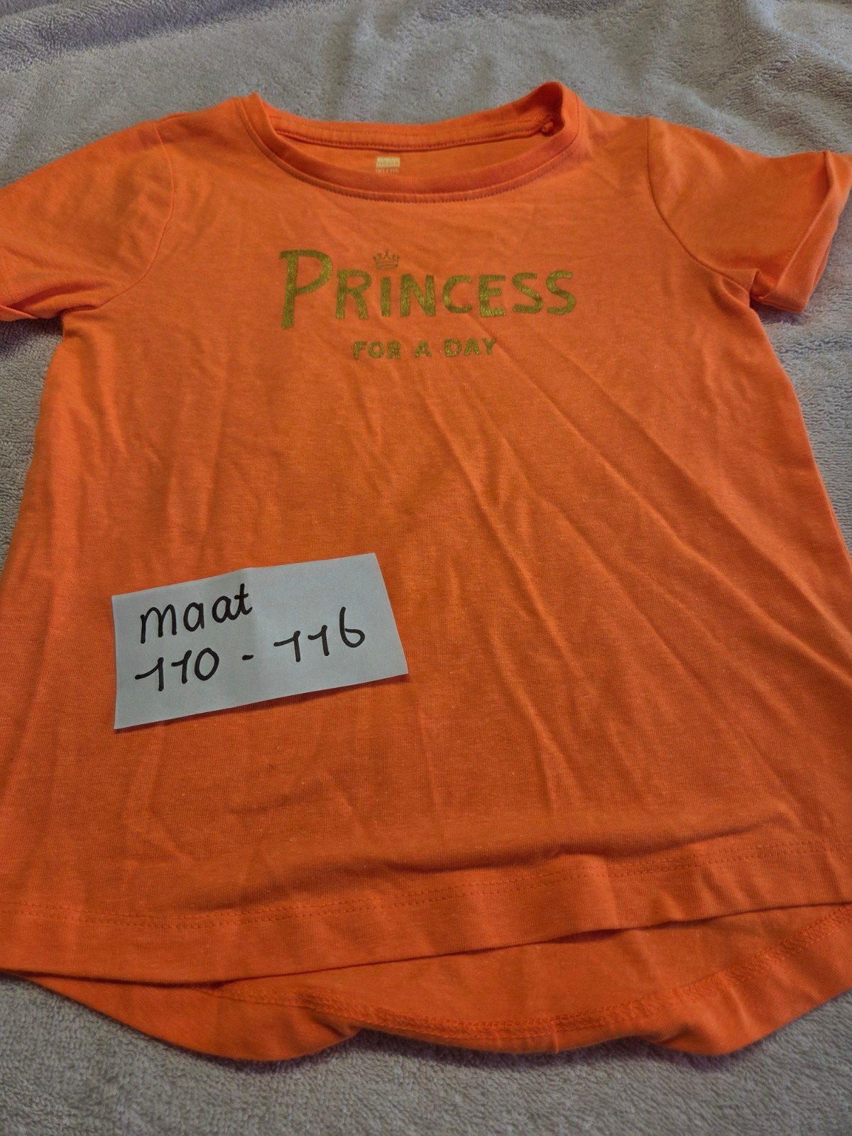 Oranje T-shirt 'Princess for a Day' maat 110-116, Gebruikt, Meisje, Ophalen of Verzenden, Shirt of Longsleeve