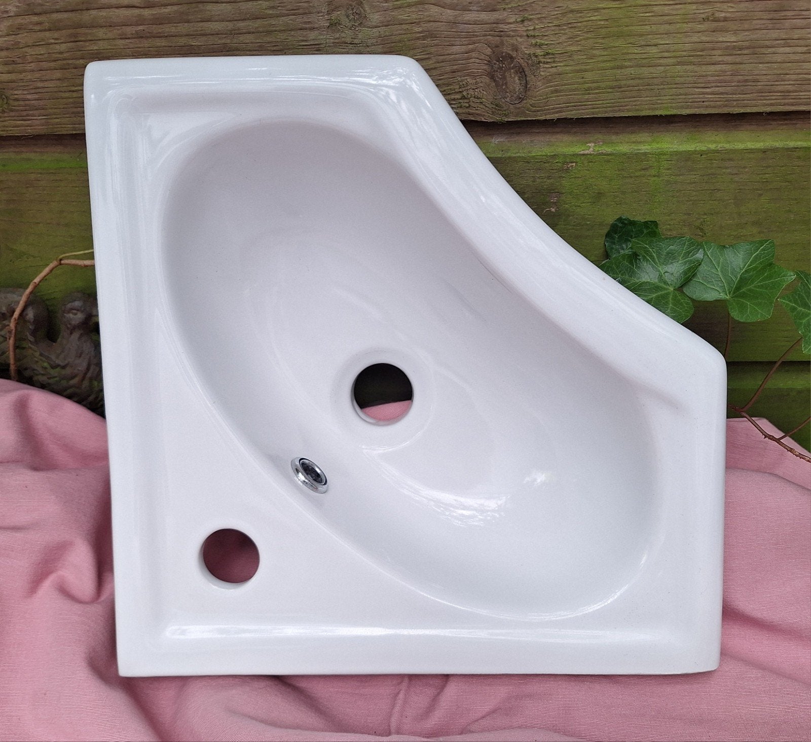 Hoek wasbakje van.porselein voor Toilet of elders, Minder dan 50 cm, Nieuw, Ophalen of Verzenden, Minder dan 25 cm