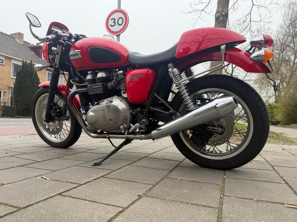 Triumph Thruxton 900