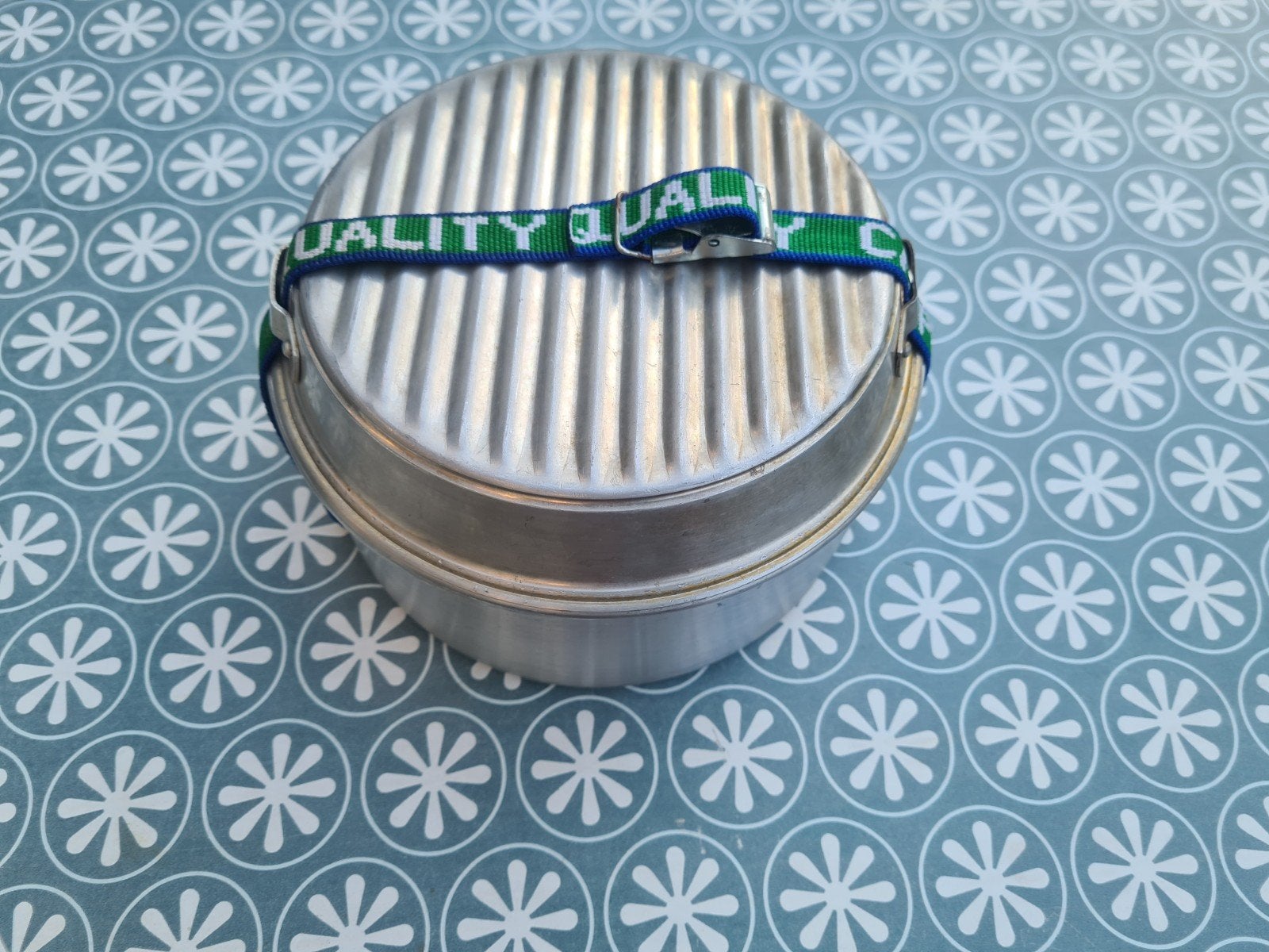 Vintage aluminium kampeer kookset met band en tang, Ophalen of Verzenden