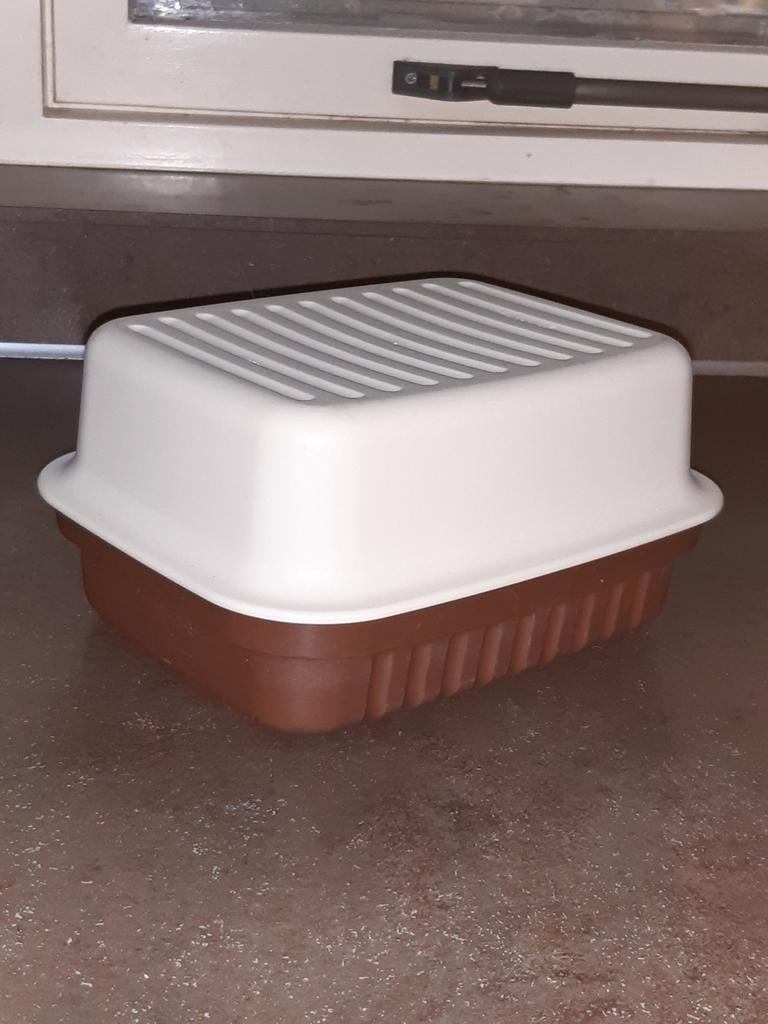 Tupperware kaas kornuit bruin / kaas doos, Ophalen of Verzenden, Bruin
