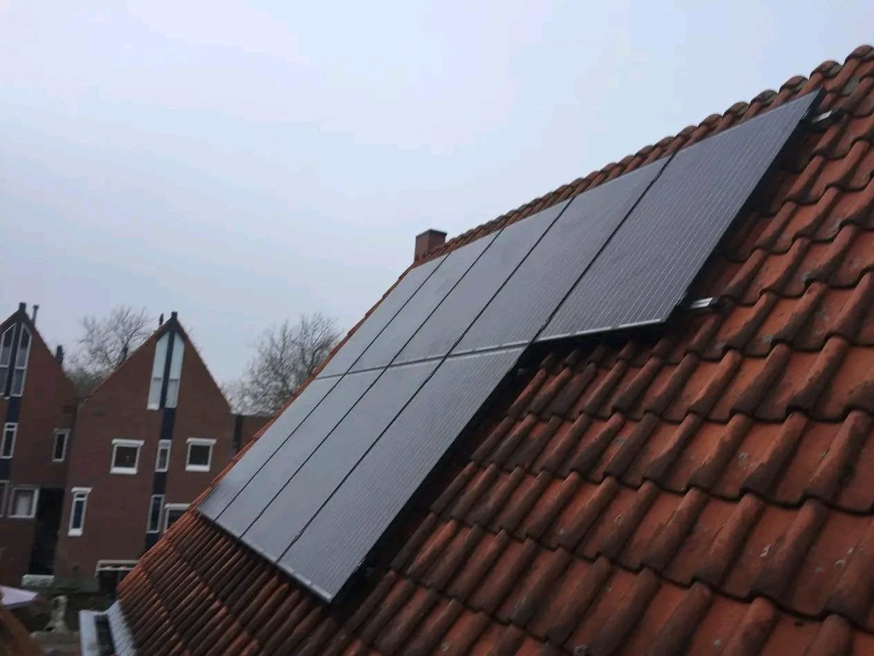 Zonnepanelen set met omvormer - DMEGC Solar Energy, Ophalen of Verzenden, Gebruikt, Compleet systeem