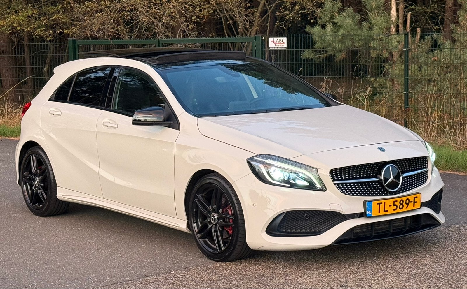 Te koop Mercedes-Benz A-Klasse AMG pakket Full option 2018, 1295 kg, 4 cilinders, 1200 kg, 19 km/l