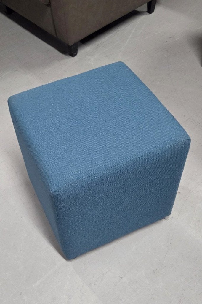 Vierkante poef hocker voetenbank blauw stof 40x40x45, Minder dan 50 cm, Vierkant, Minder dan 50 cm, Ophalen of Verzenden