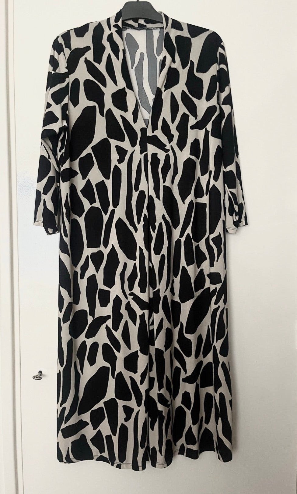 Nieuwe jurk beige/zwart travelstof- XXL/46, Kleding | Dames, Beige, Maat 46/48 (XL) of groter, Nieuw, Ophalen of Verzenden