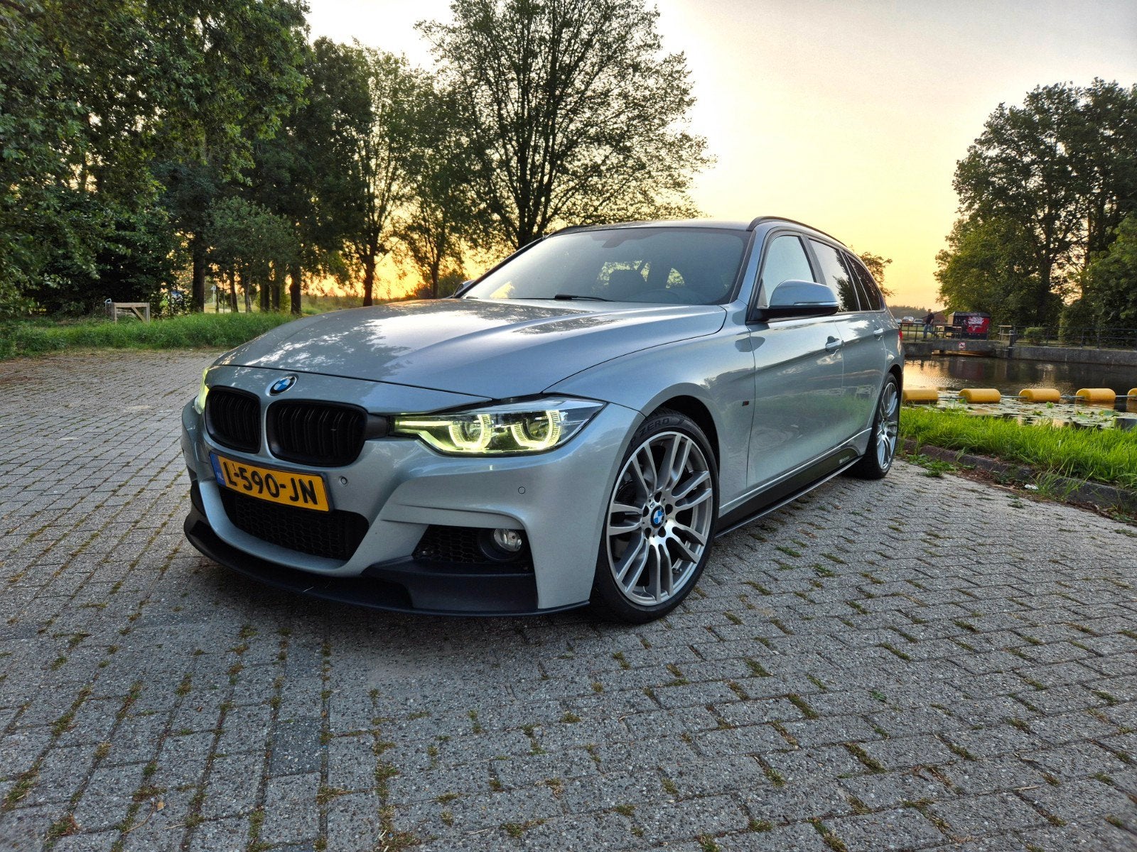 BMW 3-Serie 318I LCI Touring 2017 F31 M Sport/M Performance, Zwart, Handgeschakeld, Particulier, 3 cilinders