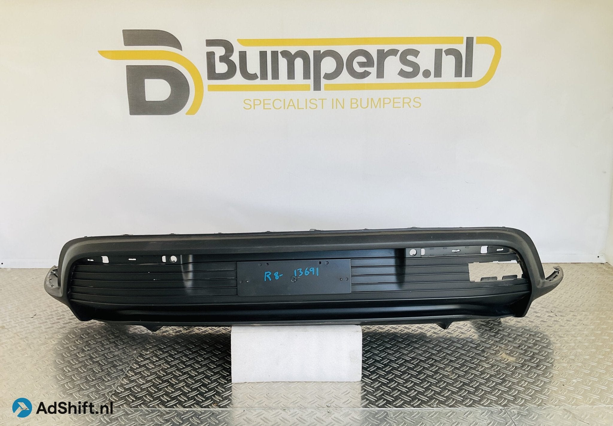 Bumper Porsche Taycan 9J1 pdc 9J18079831 Achterbumper 1-R8-1, Bumper