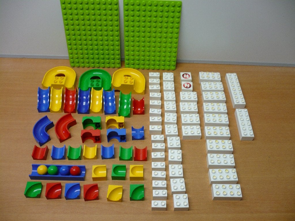 Hubelino knikkerbaan met 2 grondplaten, 4 balletjes 86 delig, Kinderen en Baby's, Speelgoed | Duplo en Lego, Zo goed als nieuw