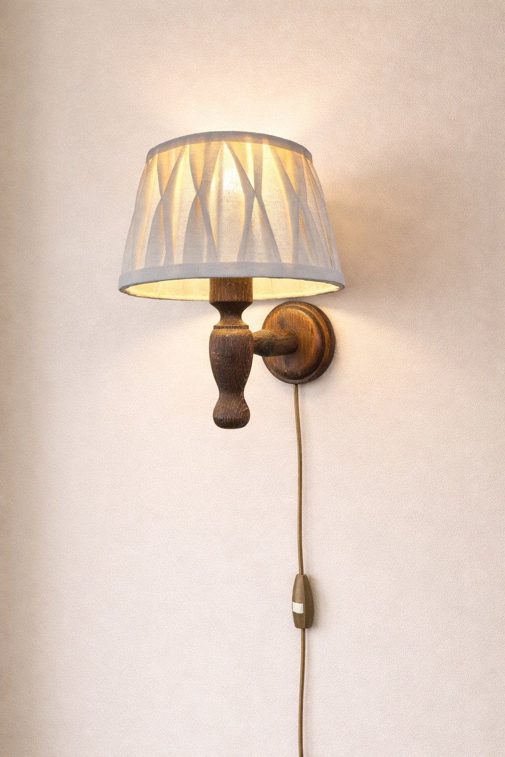 Vintage houten wandlamp met stoffen kap/Scandinavisch design, Ophalen, Zo goed als nieuw, Hout