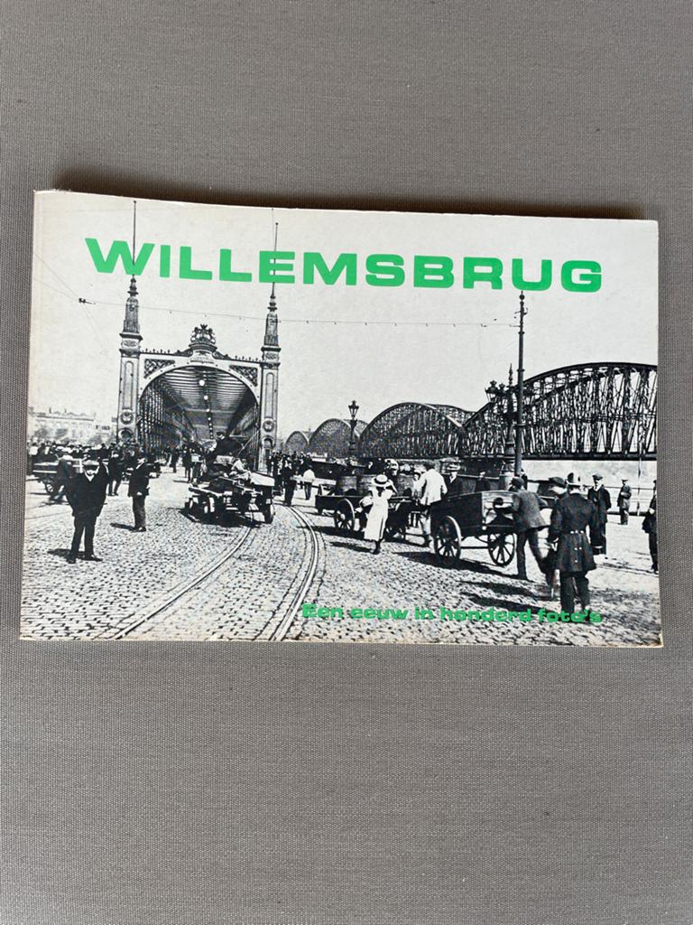 Willemsbrug: Een eeuw in honderd foto's - Bram Oosterwijk, Boeken, Ophalen of Verzenden, 20e eeuw of later, Gelezen
