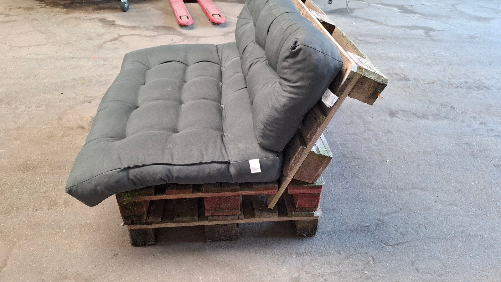 Pallet loungebank met kussen, Ophalen of Verzenden, Gebruikt, 2 zitplaatsen