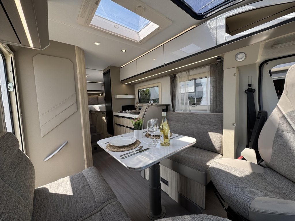 Adria Compact Axess DL Automaat 180PK Enkele bedden Nwst., Caravans en Kamperen, Automaat, 6 tot 7 meter, Bedrijf, Diesel