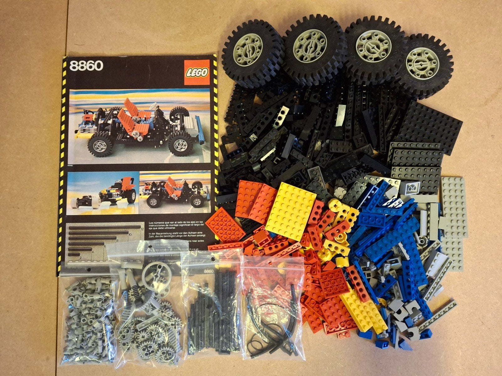Lego 8860 Car Chassis. Jaren 80 Technic, Lego, Info@lego.com, 33 Bath Road, Slough, UK, Lego