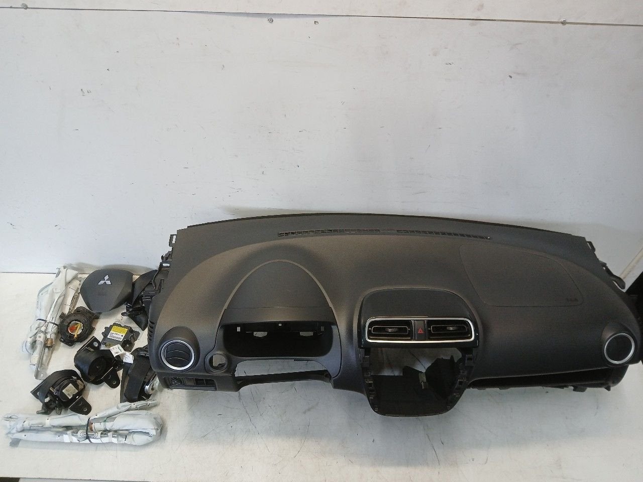 Airbag set Mitsubishi Space Star, Onderdelen@venauto.nl, Van der Ven Autorecycling B.V., Gebruikt, Ettenseweg 76, 4706 PB Roosendaal, The Netherlands