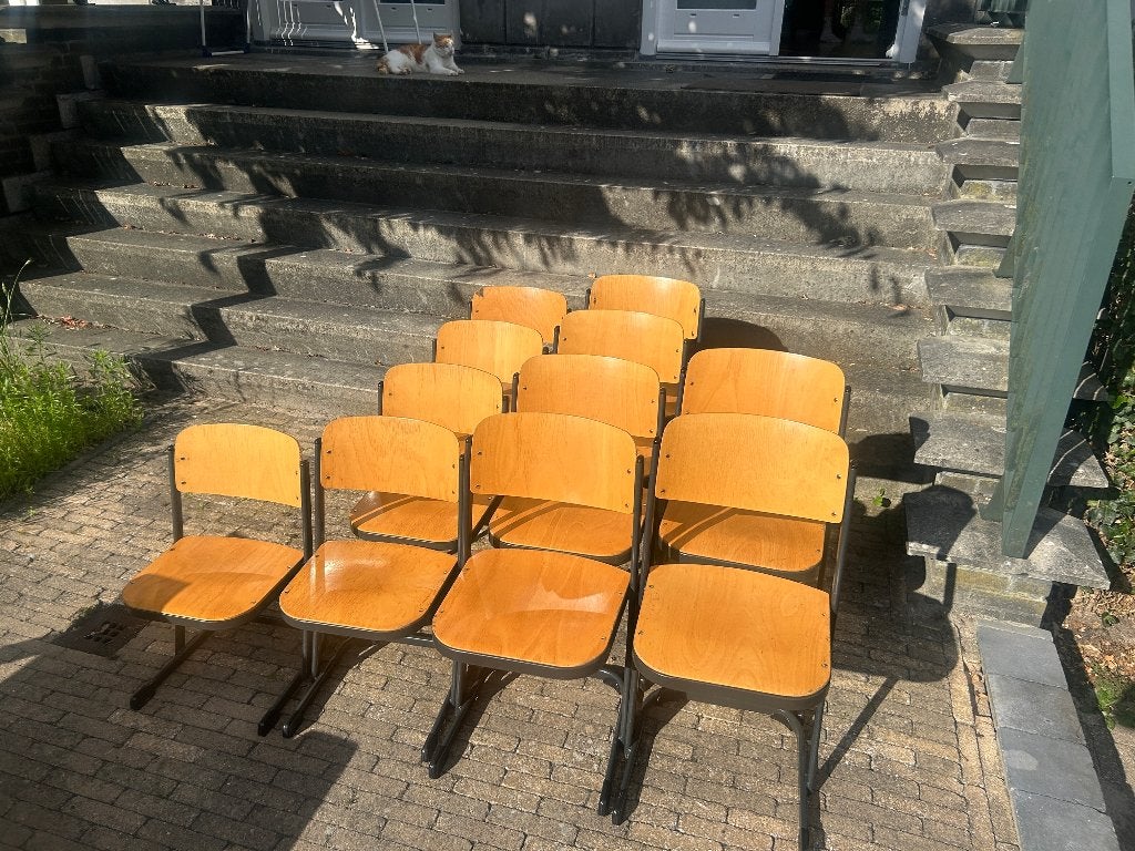 Schoolstoeltjes, Huis en Inrichting, Stoelen, Gebruikt, Vijf, Zes of meer stoelen, Hout, Metaal, Bruin, Ophalen