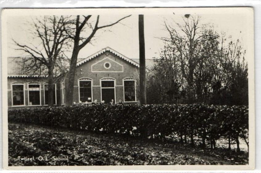 Twijzel. O.L. School - kinderen - ongelopen, Ophalen of Verzenden, 1940 tot 1960, Ongelopen, Friesland