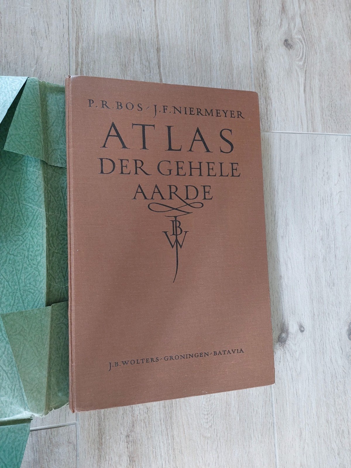 Atlas der gehele aarde 1947, Boeken, Gelezen, Overige atlassen, Verzenden, 1800 tot 2000