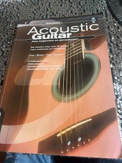 Acoustic guitar Voor beginners/gevorden, Gitaar, Les of Cursus, Ophalen of Verzenden, Zo goed als nieuw