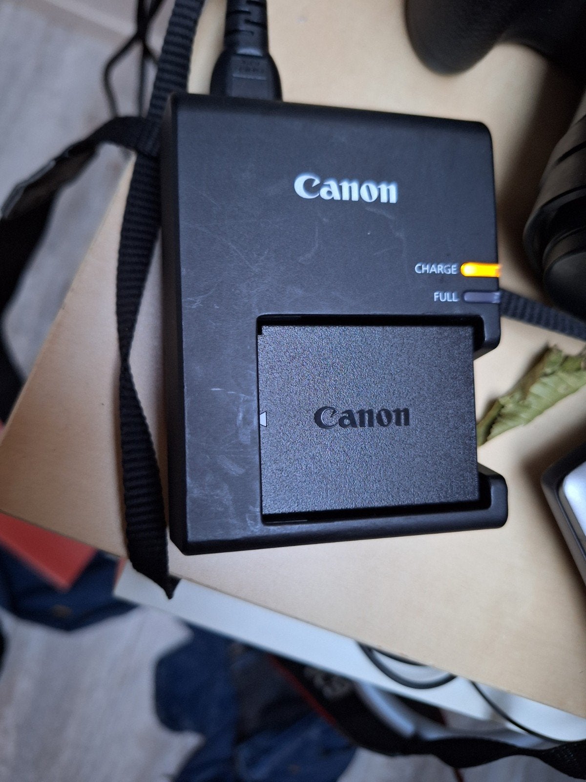 Canon EOS 2000D Spiegelreflexcamera met 2 lenzen en tas, Spiegelreflex, Canon, Zo goed als nieuw, Lensdop