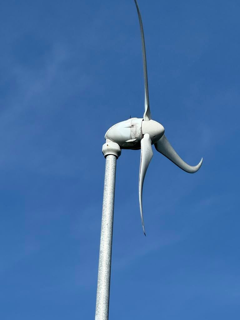 Skystream Wind turbine met Mast - 4.400 kW Jaaropbrengst, Ophalen, Gebruikt