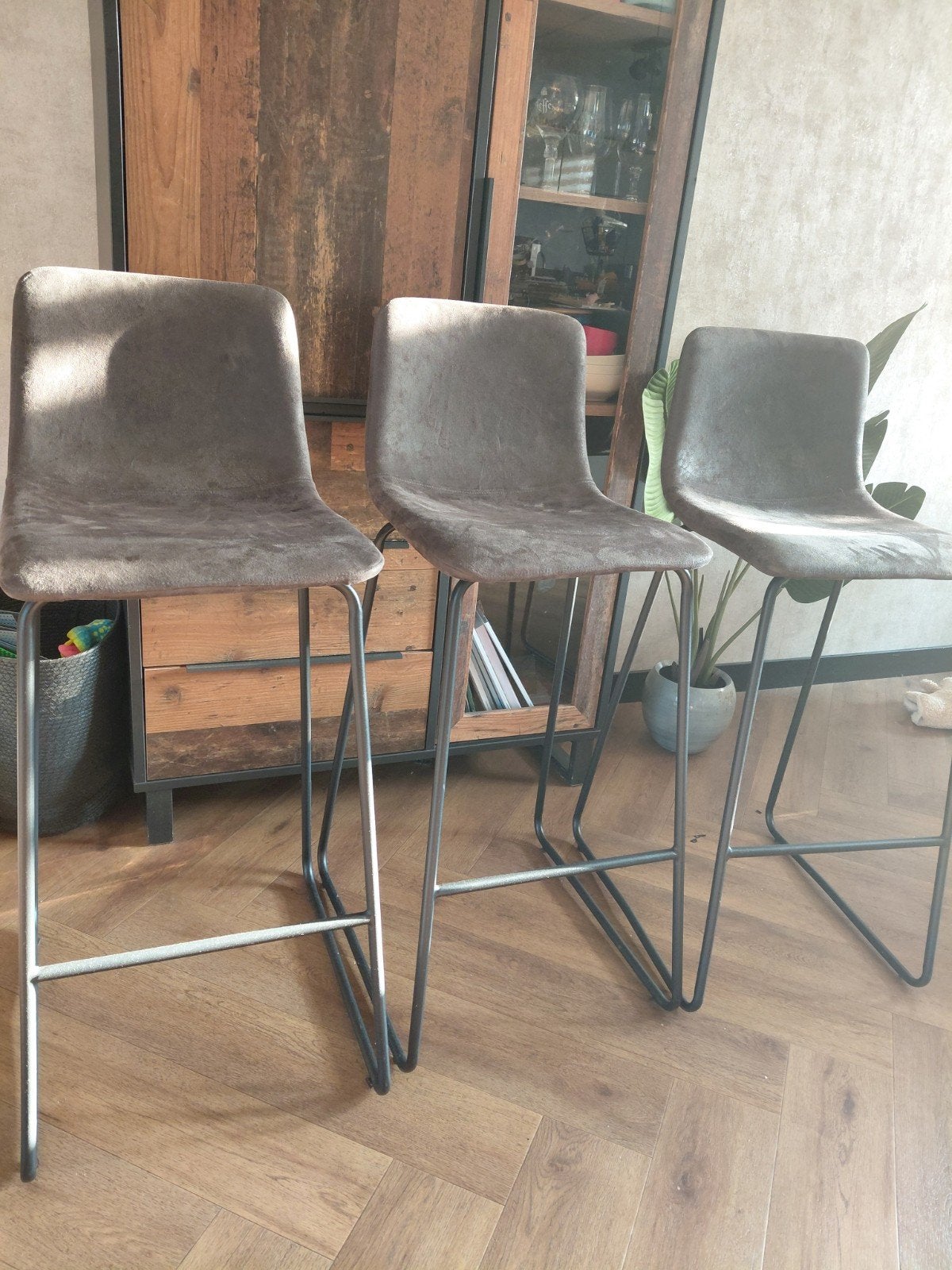 Set van 3 barkrukken, Ophalen, Met voetsteun, 60 tot 90 cm, Zo goed als nieuw