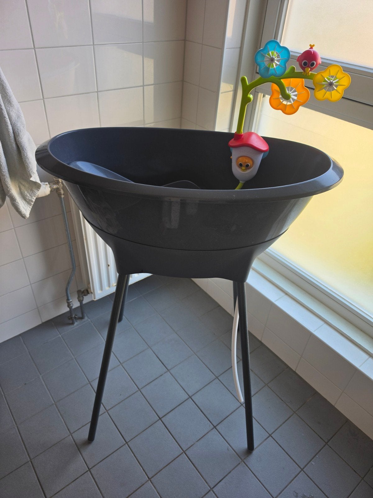 Luma baby badje met zitje, thermometer en Yookidoo speeltje, Gebruikt, Badje, Standaard, Ophalen