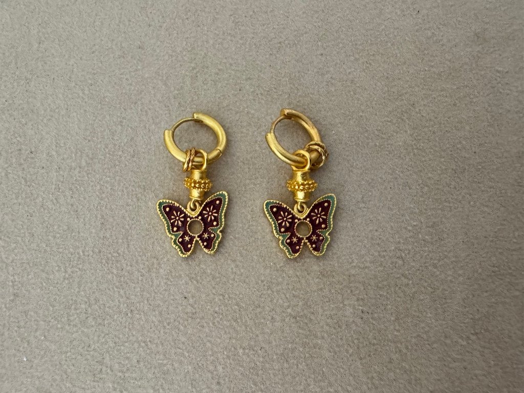 Gouden hoopjes oorbellen met paarse vlinder bedel ibiza boho, Overige materialen, Hangers, Overige kleuren, Nieuw