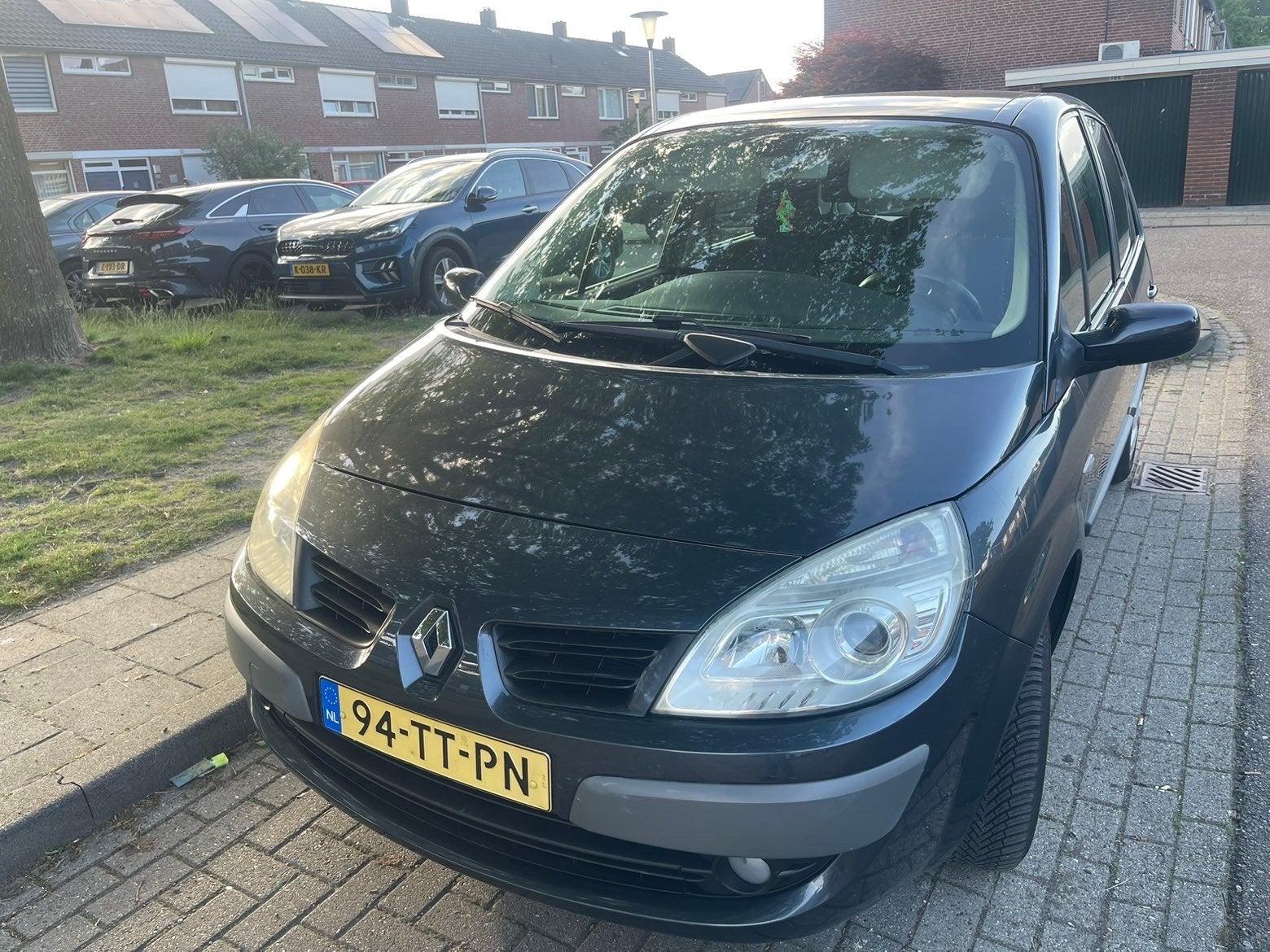 Renault Scénic 1.6 16V 82KW 2007 Grijs, Auto's, 1295 kg, 4 cilinders, Origineel Nederlands, Particulier