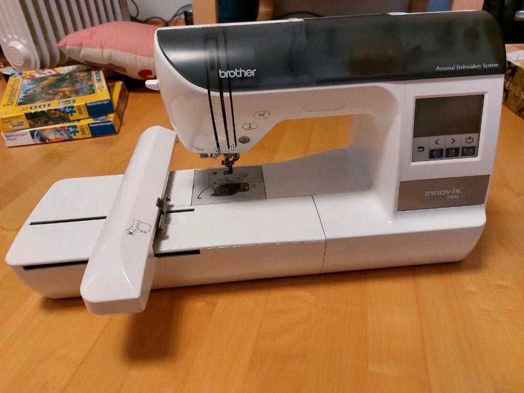 Brother 750E borduurmachine met accessoires, Ophalen of Verzenden, Zo goed als nieuw, Borduurmachine